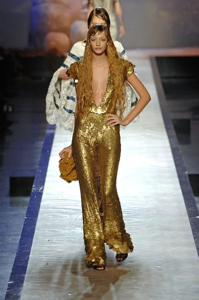 Look 25